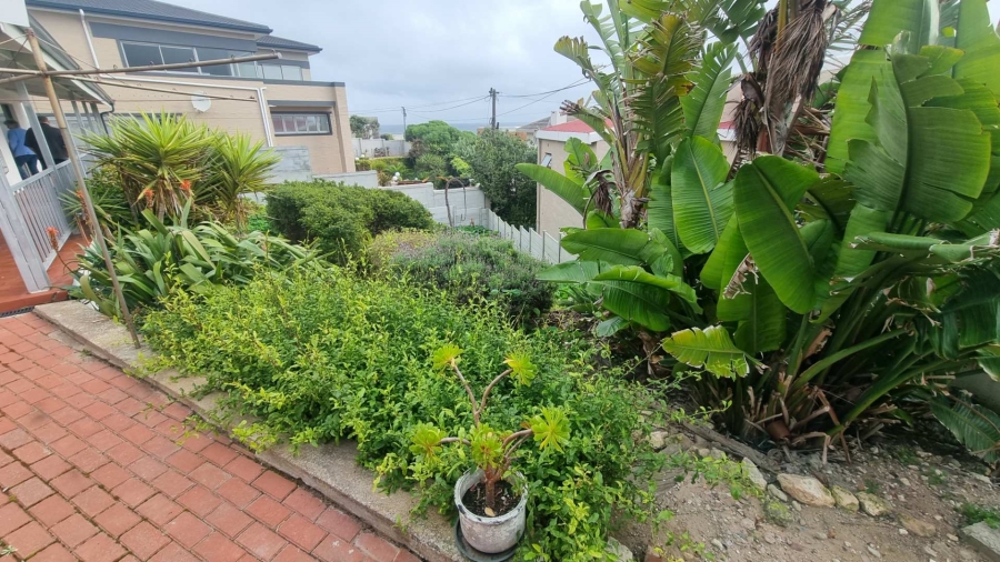 5 Bedroom Property for Sale in Yzerfontein Western Cape